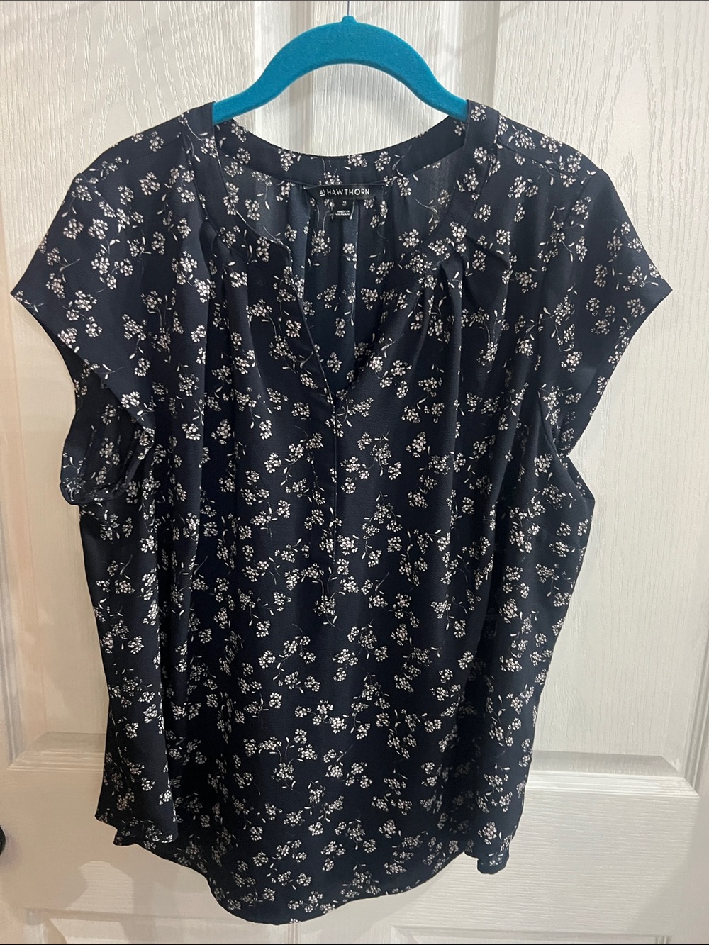 41 Hawthorn Black Floral Split-Neck Cap Sleeve Blouse